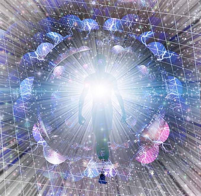 En esta imagen, una figura humana borrosa en vías de quedarse completamente transformada en ser espiritual ocupa el centro de dos círculos de configuraciones geométricas variadas de colores azul y rosado, mientras una luz grande blanca e intensa emite rayos púrpuras y gris desde el centro hasta los extremos del cuadro.