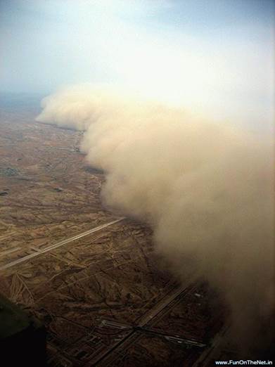 Fotografías de una tomenta espantosa de polvo sobre el Néguev en el sur de Israel.
