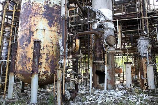 Gran trajedia en Bhopal, India al explotarse una fábrica de pesticidas, a causa de la cual murieron 16,000 vícitimas