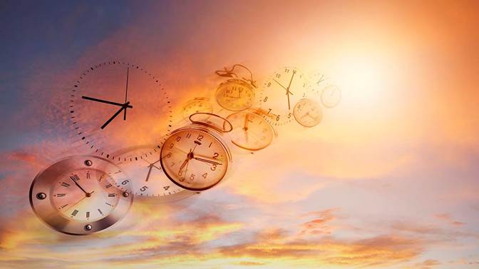 Línea de relojes de grandes a pequeños, desapareciendo los últimos en las nubes, ilustración para el tema El fin del tiempo de Apocalipsis.