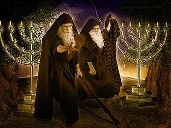 Pintura que representa a los Dos Testigos de Apocalipsis como dos varones de barba blanca larga frentre a dos candeleros de siete lámparas cada uno que los simboliza.