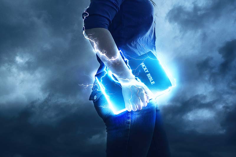 A man carrying a Bible from which emanates an electrifying white light whose currents travel around his hand and arm illustrates the List of Tracts to Evangelize and Edify in editoriallapaz.org.