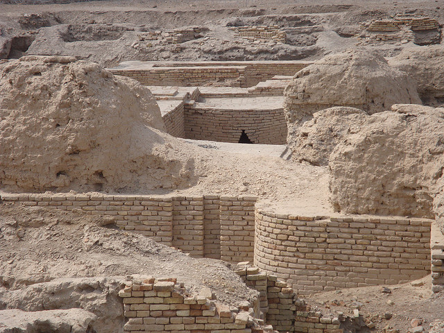 Ruinas de la ciudad de Ur de los Caldeos, fotografía que ilustra el tema El alma según creencias de los sumerios, acadios y otros pueblos de tiempos remotos.