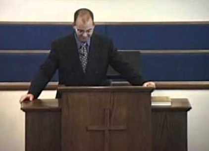 Este predicador se siente embarazado cuando suena su celular durante su propia predicación.
