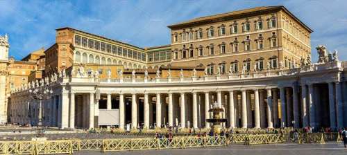 Fotografía del Palacio Apóstolico, la enorme residencia de los Papas de la Iglesia Católica Romana en el Vaticano.