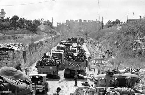 Fuerzas armadas israelíes entran la Ciudad Antigua de Jerusalén el 7 de junio de 1967.