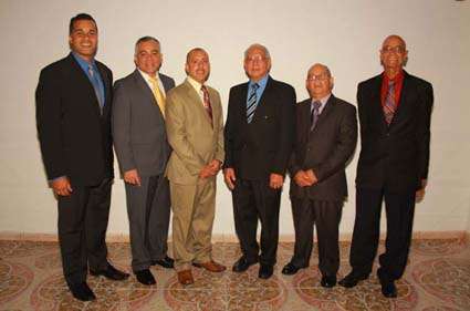 Ancianos y Diáconos de la Iglesia de Cristo, Alturas de Flamboyán, Bayamón, Puerto Rico, nombrados el 06 de diciembre de 2015. 