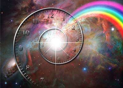 Esta impresionante gráfica de un reloj de cara transparente contra el trasfondo del espacio donde resalta un gran arco iris ilustra el tema El Reloj Profético, en editoriallapaz.