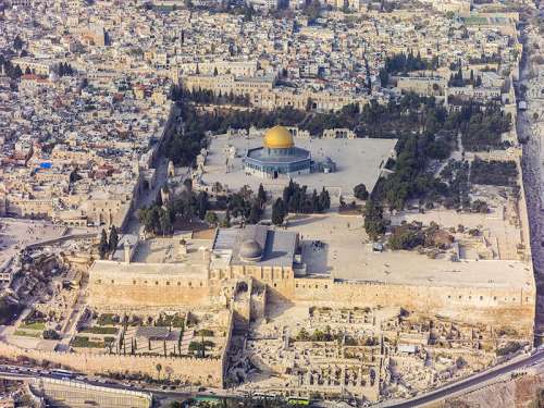 Una vista aérea del Monte del Templo, del Domo de la Piedra y áreas adyacentes de la ciudad de Jerusalén.