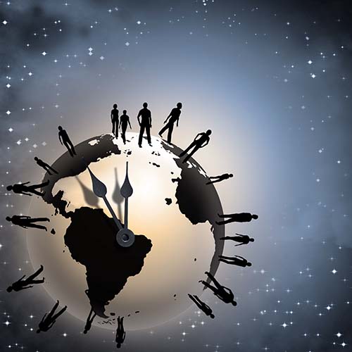 Figuras en silueta paradas alrededor de la periferia del planeta Tierra contra un trasfondo del espacio sideral ilustra el tema el Reloj profético en editoriallapaz.