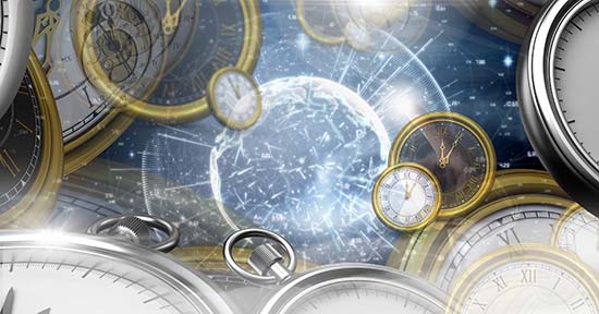 Relojes de distintos tamaños contra el trasfondo del espacio componen esta gráfica para el tema Algunas conclusiones formuladas durante el desarrollo del comentario Apocalipsis: análisis de las profecías y visiones.