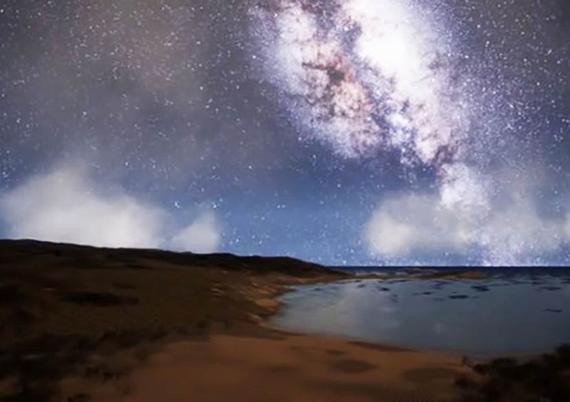 La cámara de un vehículo en movimiento captura una vista espectacular de la Vía Láctea en cielos oscuros, sobre tierra y agua, mientras el vehículo avanza.