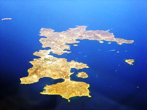 Una vista aérea de la isla de Patmos donde el apóstol Juan fue desterrado y donde recibió las profecías y visiones recopiladas en el libro de Apocalipsis. 