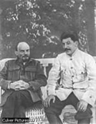 Una fotografía antigua de Vladimir Illyich Lenin y Joseph Stalin.