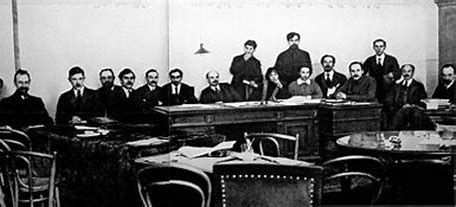 Una fotografía de los miembros del Consejo de Comisarios del Pueblo de la Unión Soviética en 1923.