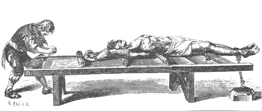 Ilustración en blanco y negro de un hombre acostado y atado a un potro de tortura accionado por otro hombre mediante una manivela.