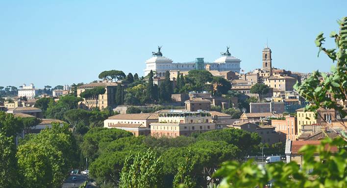 AFotografía del distrito de Aventino de la ciudad de Roma, nombre de una de las siete colinas legendarias de Roma.><span style=