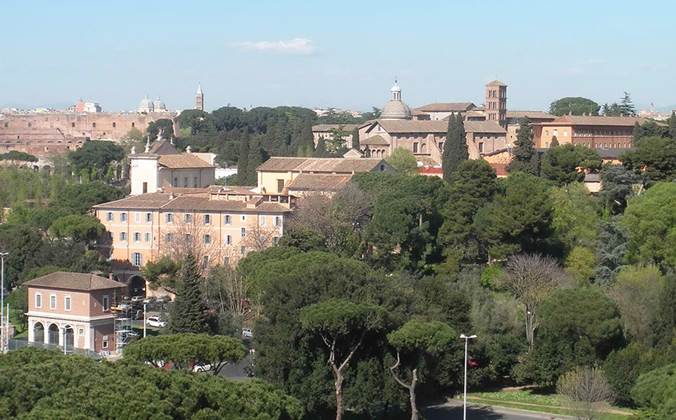 Fotografía de la Colina Caelius, una de las siete colinas de la ciudad de Roma.