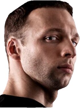 Fotografía del semblante duro de un varón adulto joven que se burla de las bestias de Apocalipsis 13, ilustración para el Acto 1, Escena 4 del comentario sobre Apocalipsis por Homero Dewayne Shappley.