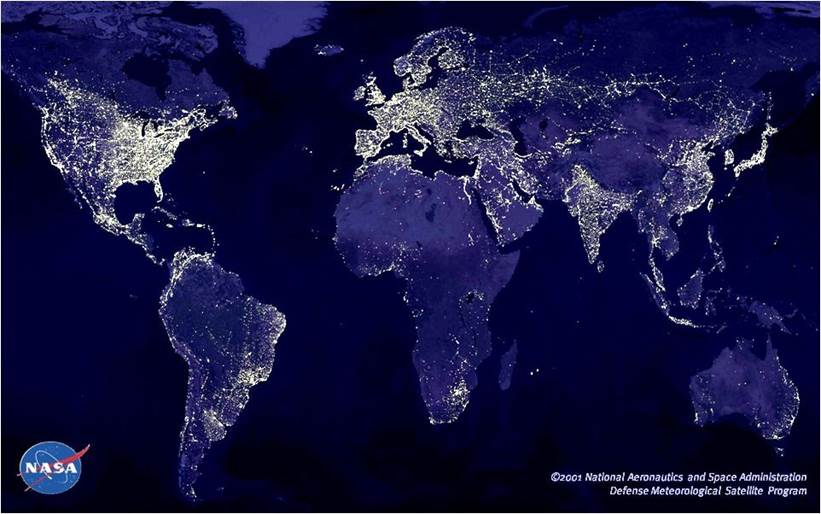 Los continentes de la tierra como vistos de noche mediante un conjunto de fotografías hecho por la NASA.