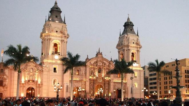 La catedral de la Iglesia Católica Romana en Lima, Perú