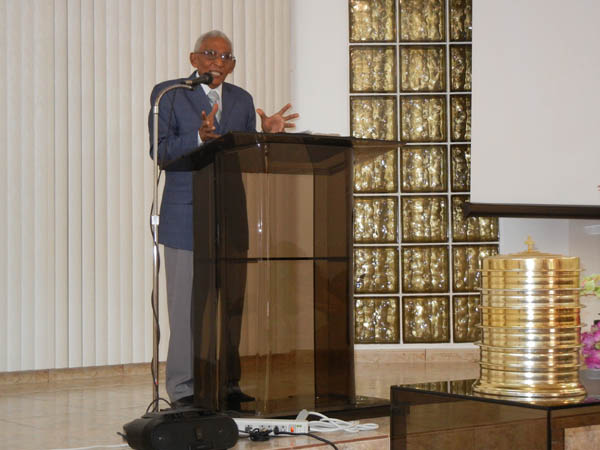 Pascual Pérez preaches for the church of Christ in Bayamon, Puerto Rico.