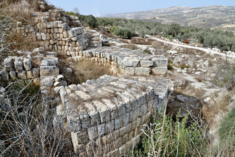 Esta fotografía de ruinas de la antigua ciudad de Samaria ilustra el tema Samaria evangelizada, se bautizan hombres y mujeres, algunos samaritanos recbien dones sobrenaturales, en editoriallapaz.org.