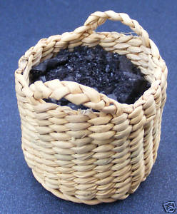 Esta fotografía de una canasta llena de carbón ilustra la alegoría La canasta de carbón, en editoriallapaz.