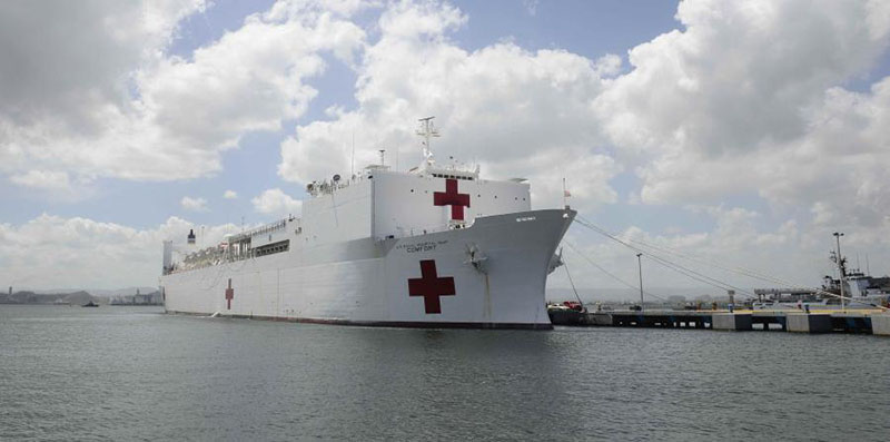 La nave Comfort, tipo hospital, atraca en Puerto Rico, comenzando enseguida a recibir pacientes, así aportando a aliviar el dilema de no pocos enfermos y afligidos que no fueron atendidos debidamente al no estar funcionando normalmente algunos hospitales por falta de electricidad.