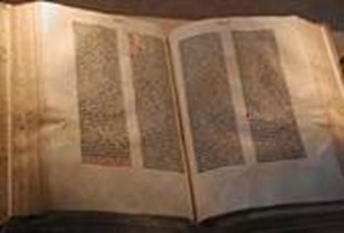 Copia de una Biblia de Gutenberg en la Biblioteca del Congreso de Estados Unidos