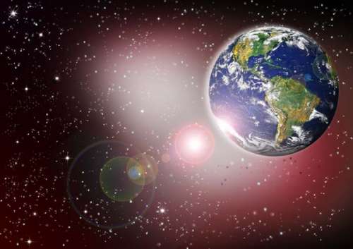 Una imagen del planeta Tierra, visible el hemisferio occidental, contra un trasfondo en tonalidades de púrpuro del espacio estrellado iluminado por el sol lejano.