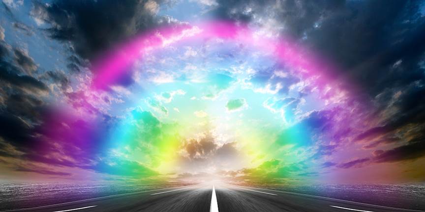 Pintura de un gran arco iris sobre una carretera derecha que conduce a un lugar idílico en la distance, ilustración para el tema Pasos bíblicos para ser salvo/salva eternamente.